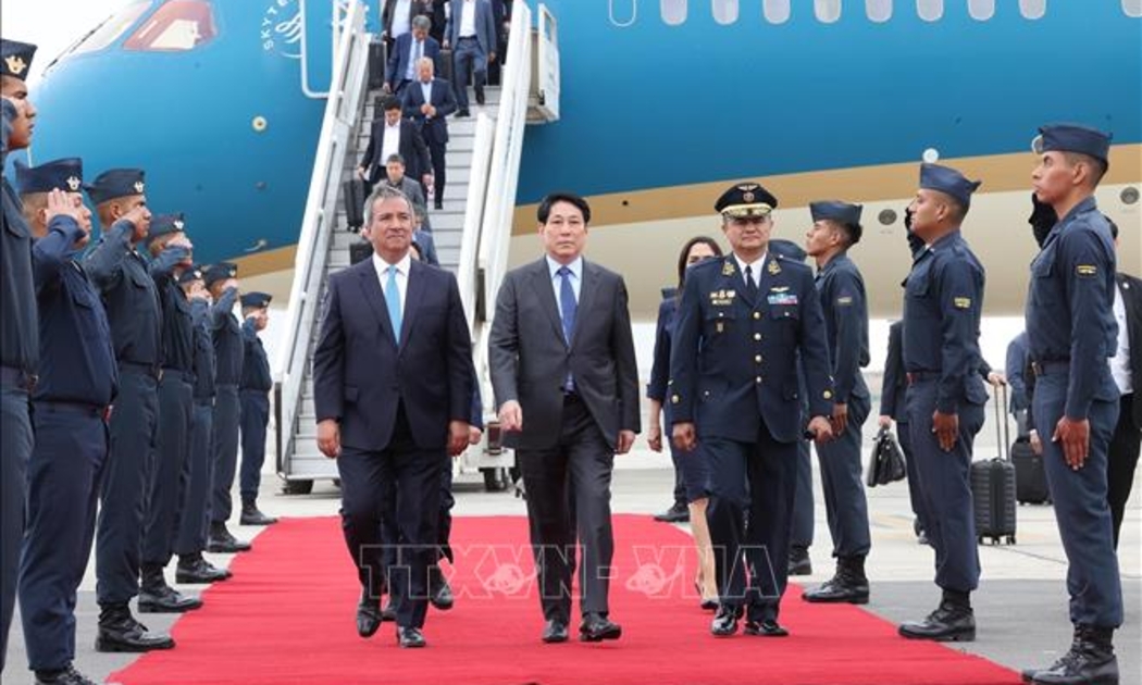 Lễ đón Chủ tịch nước Lương Cường tại sân bay quốc tế Jorge Chávez ở thủ đô Lima, Peru - Ảnh: TTXVN