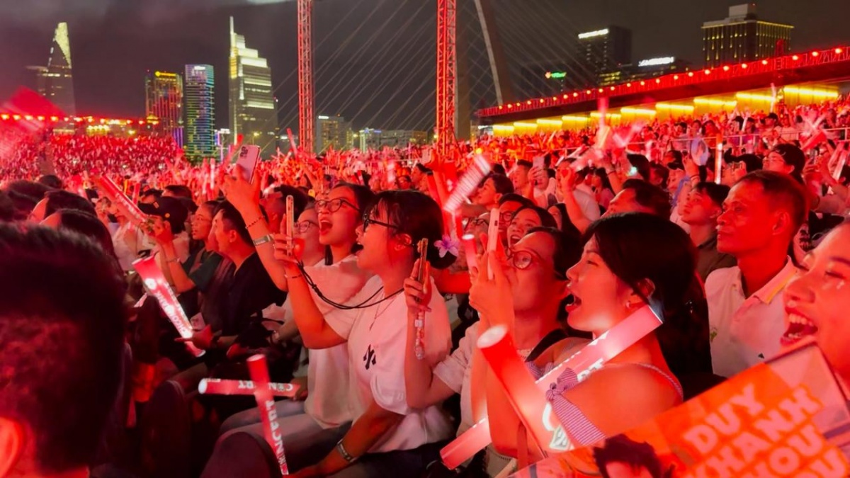 Du khách Việt Nam, nhất là giới trẻ, có chung tình yêu dành cho âm nhạc, chương trình truyền hình, phim ảnh, thể thao.