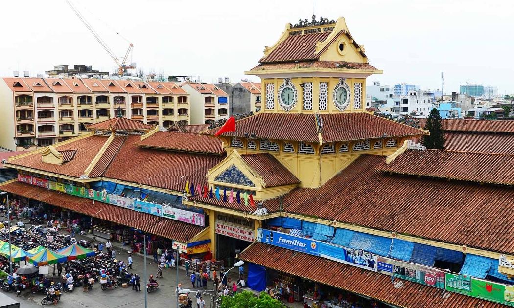Chợ Bình Tây hơn trăm năm tuổi vừa được chính quyền TP.HCM triển khai thí điểm đề án chợ đêm gắn với phát triển du lịch.