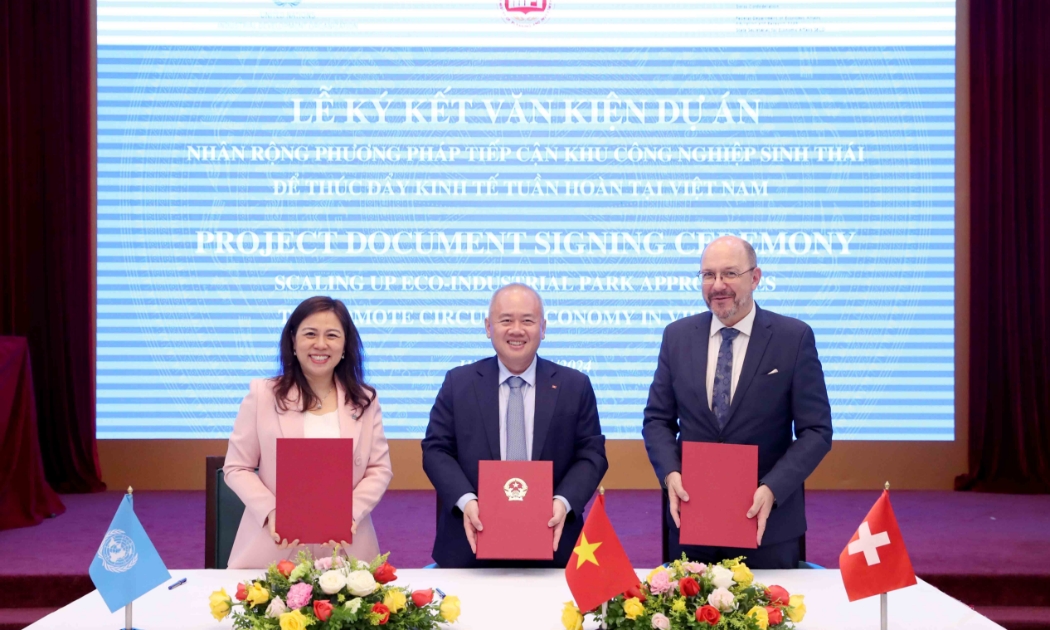 Lễ ký kết Dự án “Nhân rộng phương pháp tiếp cận khu công nghiệp sinh thái để thúc đẩy kinh tế tuần hoàn tại Việt Nam”.