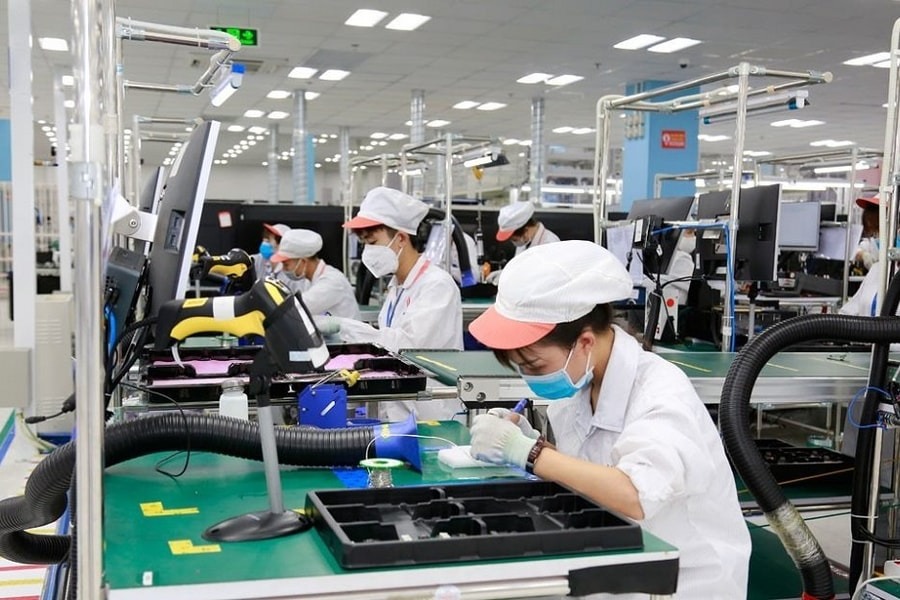Chuyển đổi xanh giúp doanh nghiệp tiết kiệm chi phí và nâng cao hiệu quả sản xuất thông qua việc áp dụng công nghệ mới.