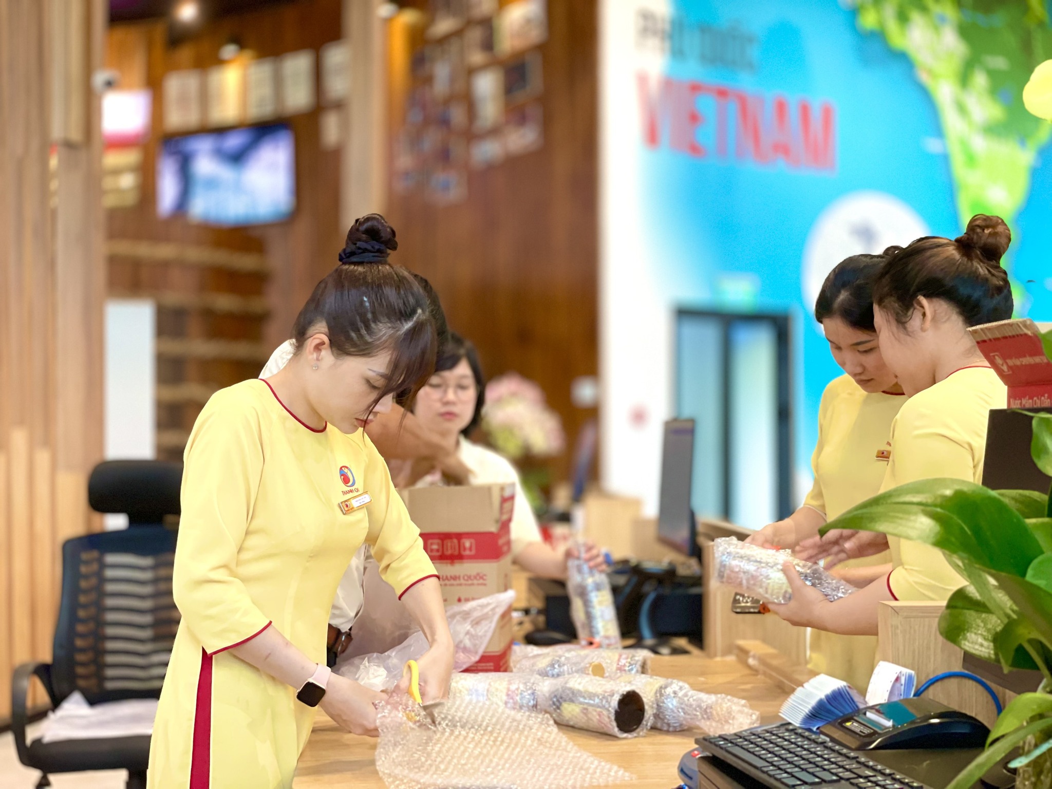 Đưa sản phẩm lên Shopee là một trong những giải pháp đầu ra dài hạn cho nước mắm Thanh Quốc.