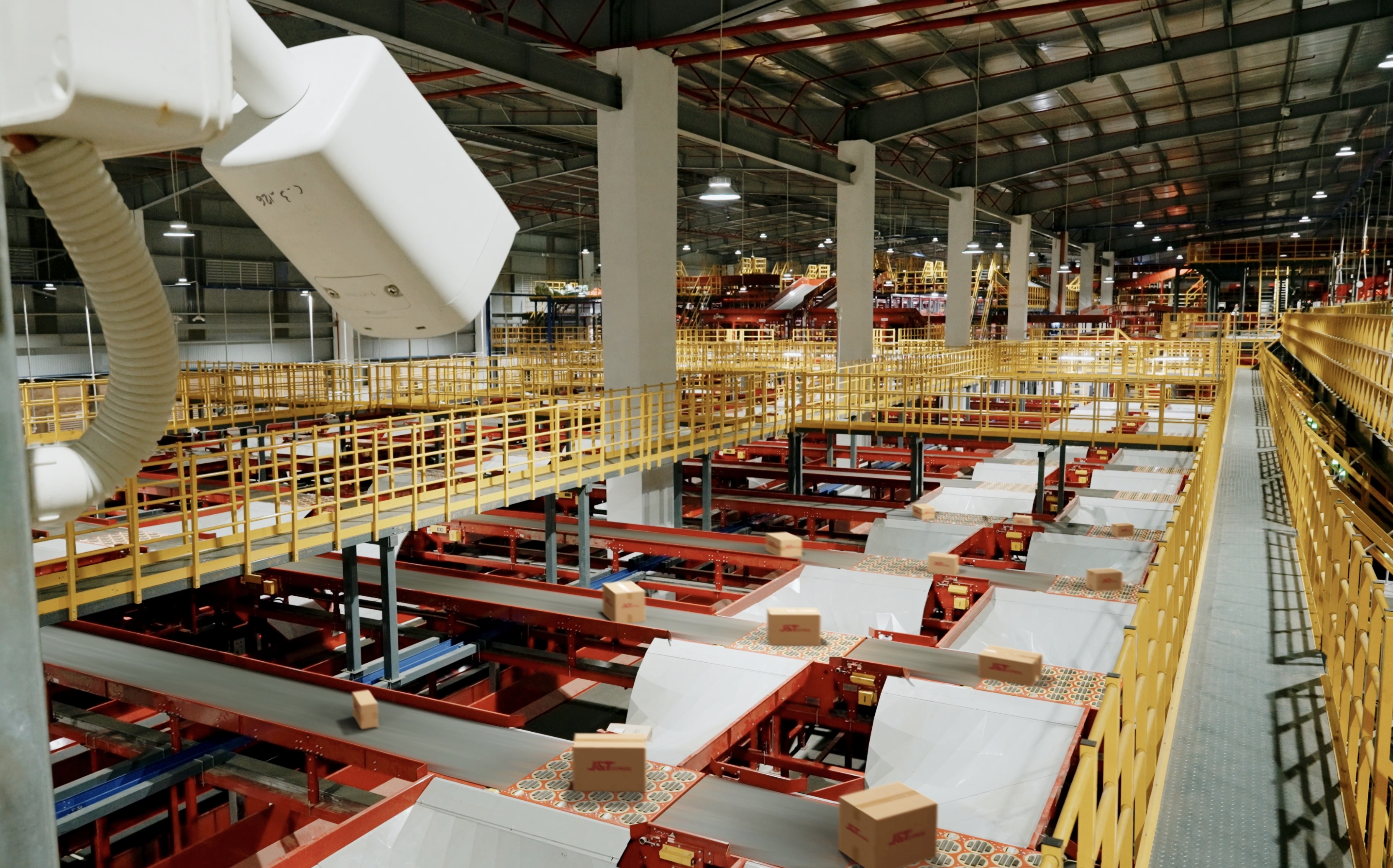 Đầu tư v&agrave;o c&ocirc;ng nghệ v&agrave; trang thiết bị hiện đại l&agrave; một trong những ưu ti&ecirc;n h&agrave;ng đầu của J&T Express.