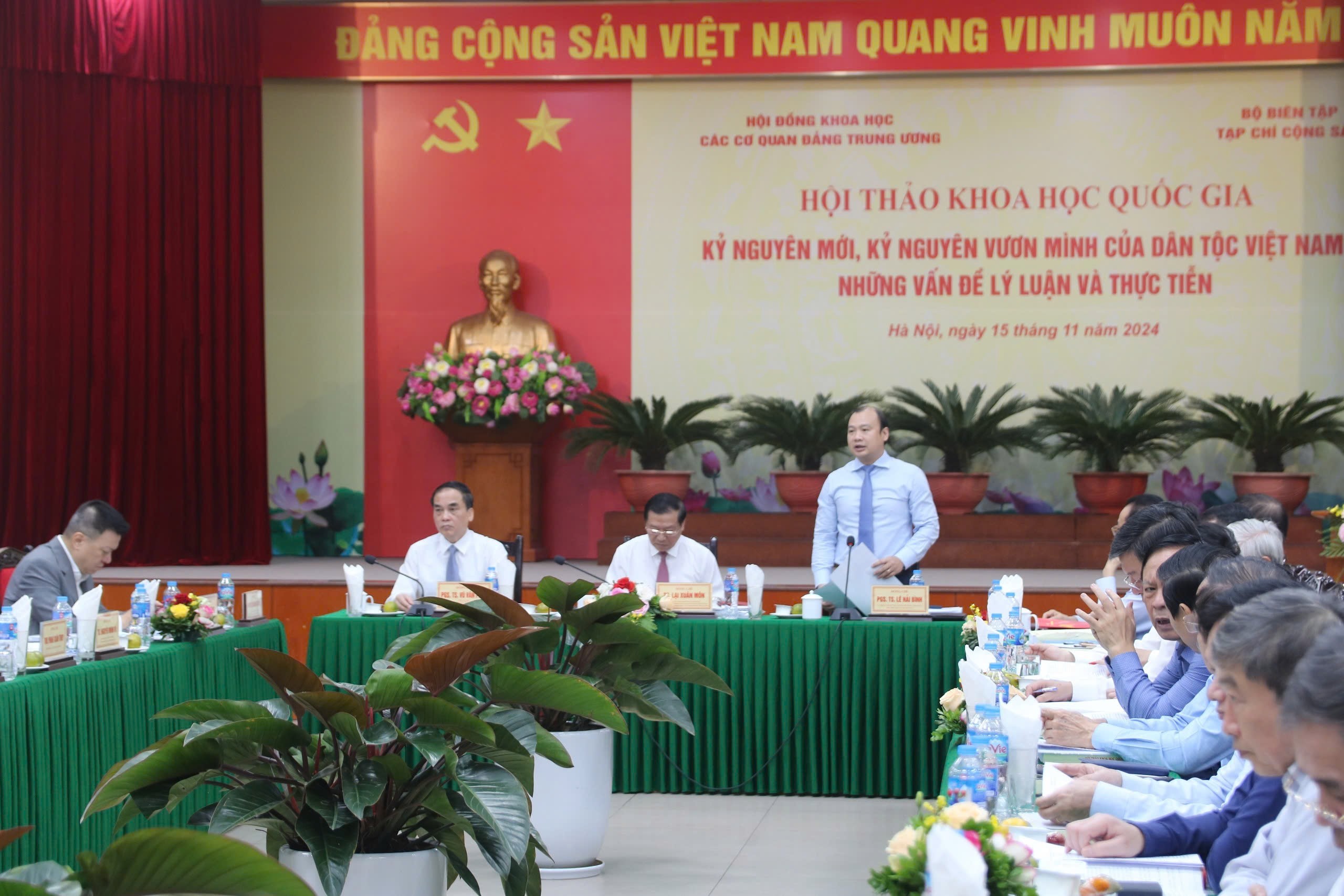 PGS.TS. Lê Hải Bình, Ủy viên dự khuyết Ban Chấp hành Trung ương Đảng, Tổng Biên tập Tạp chí Cộng sản, phát biểu tại Hội thảo. 