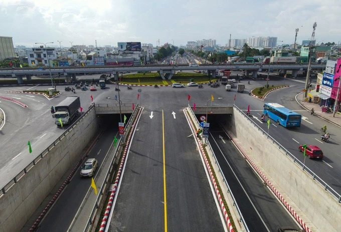N&uacute;t giao An Sương 3 tầng tại điểm đầu quốc lộ 22. Ảnh: Quốc H&ugrave;ng.