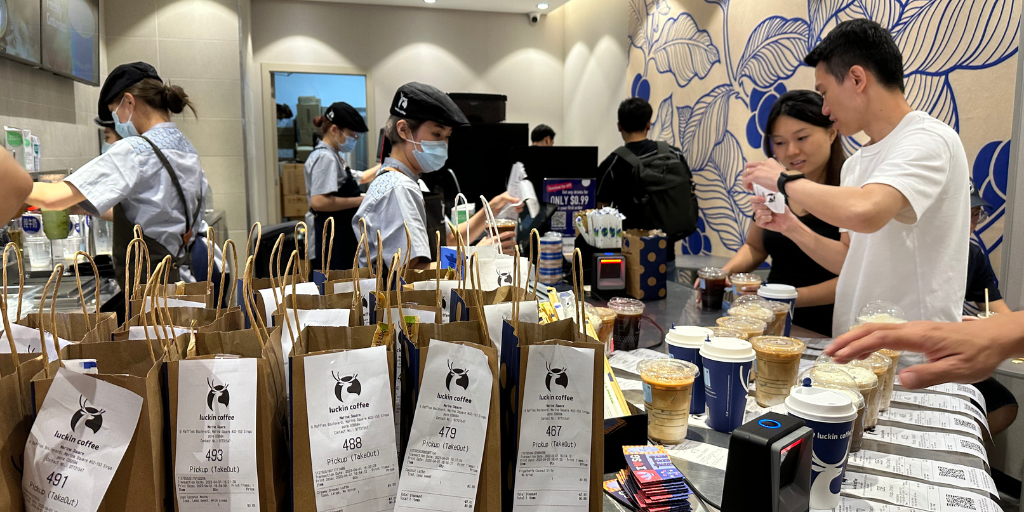 Nhiều người trẻ Trung Quốc cho rằng những khoản chi tiêu nhỏ hàng ngày như trà sữa hay cà phê không thực sự cải thiện chất lượng cuộc sống.