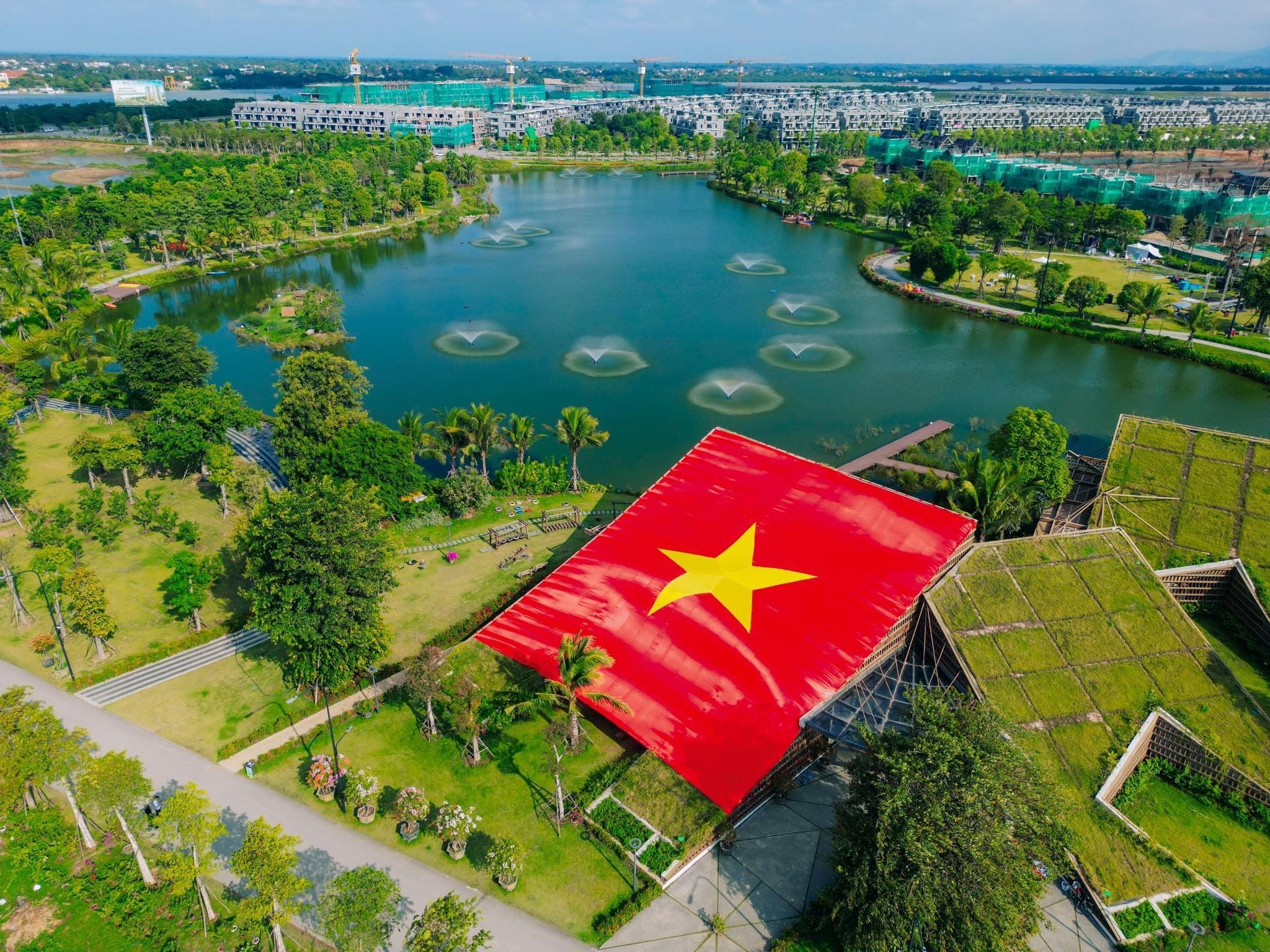 Khu đ&ocirc; thị Eco Central Park của nh&agrave; s&aacute;ng lập Ecopark đang được kiến tạo trở th&agrave;nh đ&ocirc; thị lớn nhất Nghệ An.