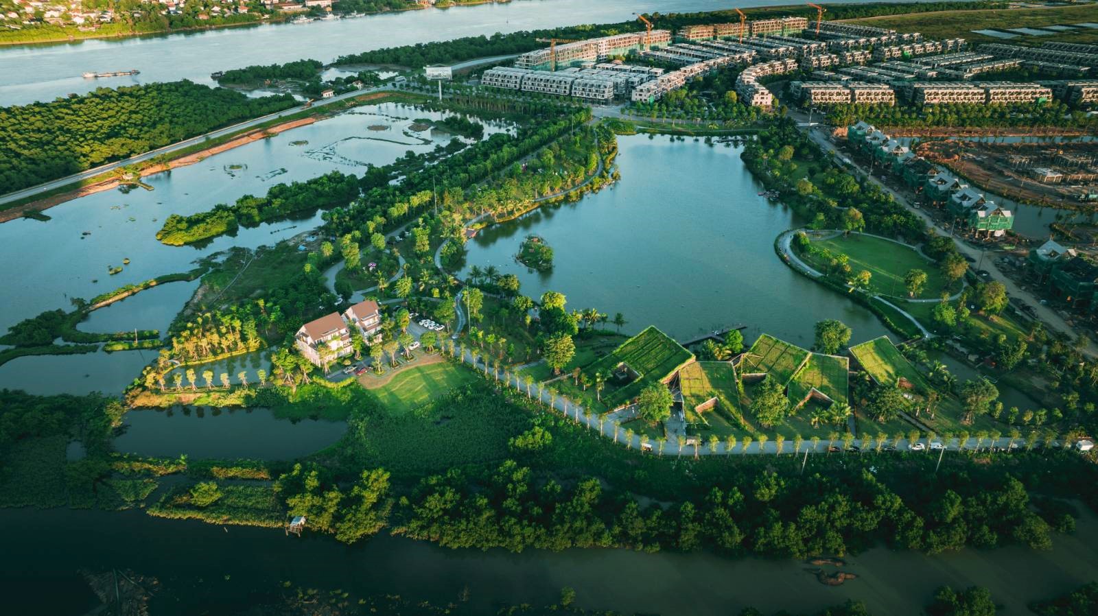 Diện tích cây xanh mặt nước chiếm 30% tại Eco Central Park.
