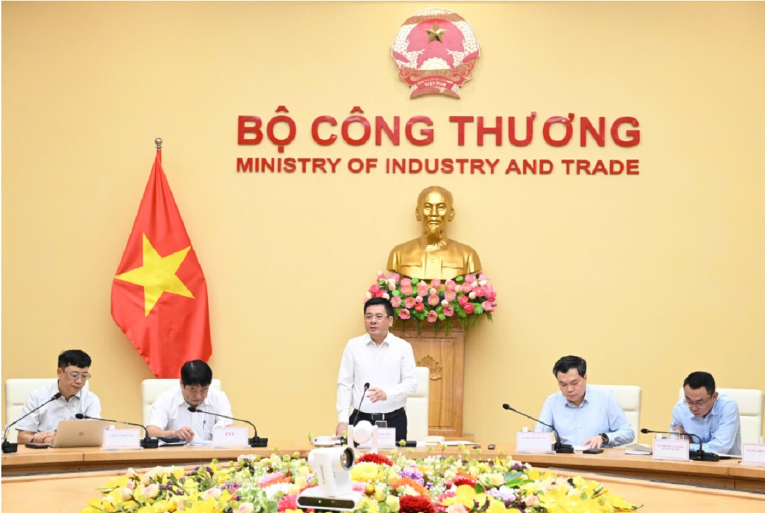 Bộ trưởng Nguyễn Hồng Di&ecirc;n chủ tr&igrave;&nbsp;cuộc họp về Kế hoạch cung cấp điện năm 2025.