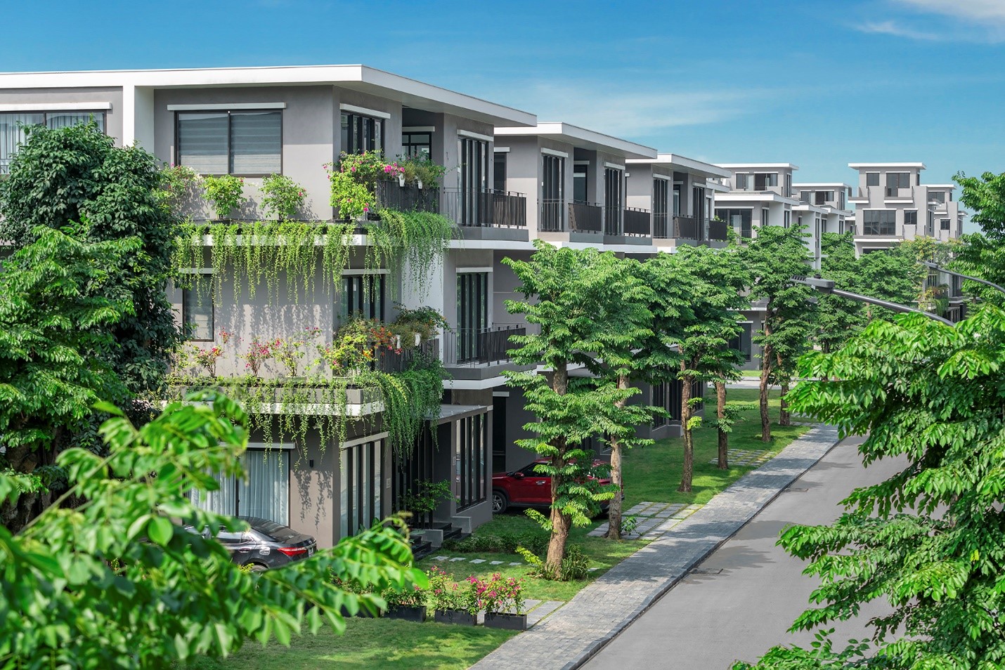 Những căn nh&agrave; ho&agrave;n thiện đ&oacute;n cư d&acirc;n về sinh sống tại Eco Central Park.
