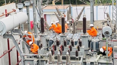 Industry and Trade minister agrees on three electricity supply scenarios for 2025