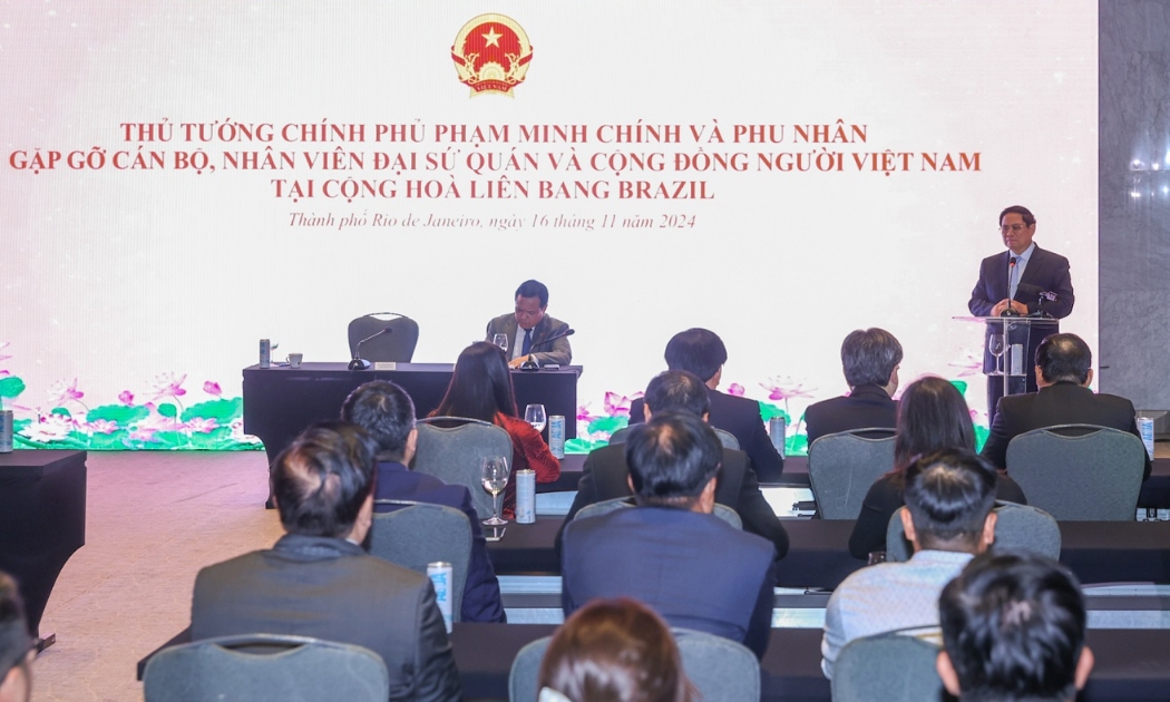 Thủ tướng Chính phủ Phạm Minh Chính gặp gỡ cán bộ, nhân viên Đại sứ quán và cộng đồng người Việt Nam tại thành phố Rio de Janeiro, Brazil. Ảnh:VGP.