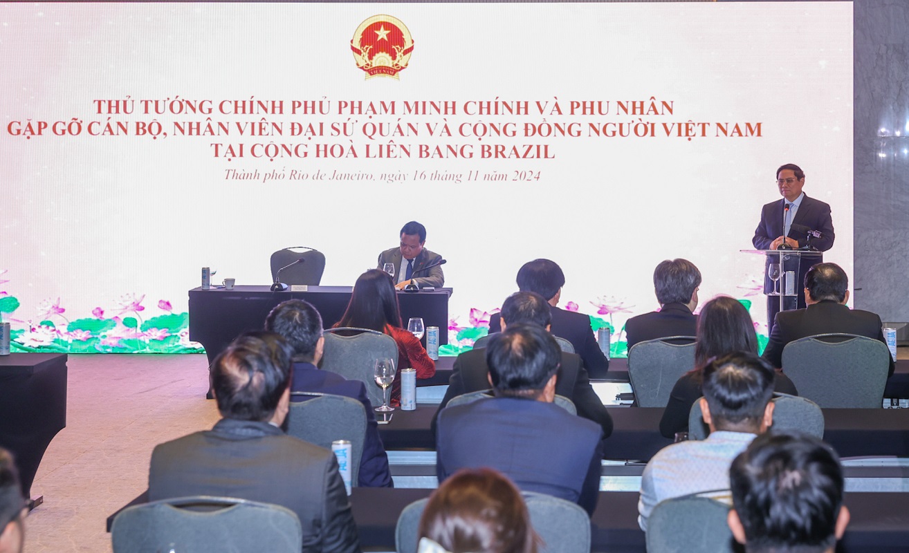 Thủ tướng Chính phủ Phạm Minh Chính gặp gỡ cán bộ, nhân viên Đại sứ quán và cộng đồng người Việt Nam tại thành phố Rio de Janeiro, Brazil. Ảnh:VGP.