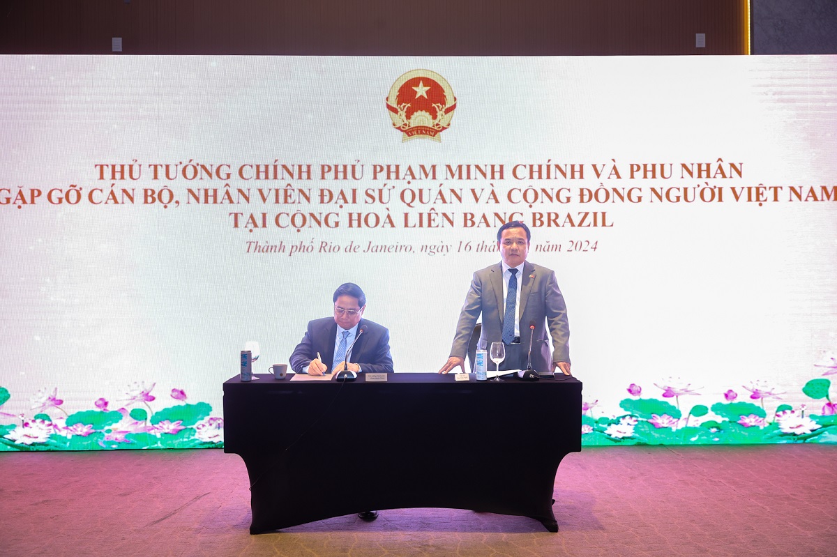 Đại sứ Việt Nam tại Brazil Bùi Văn Nghị phát biểu tại buổi gặp mặt. Ảnh: VGP.