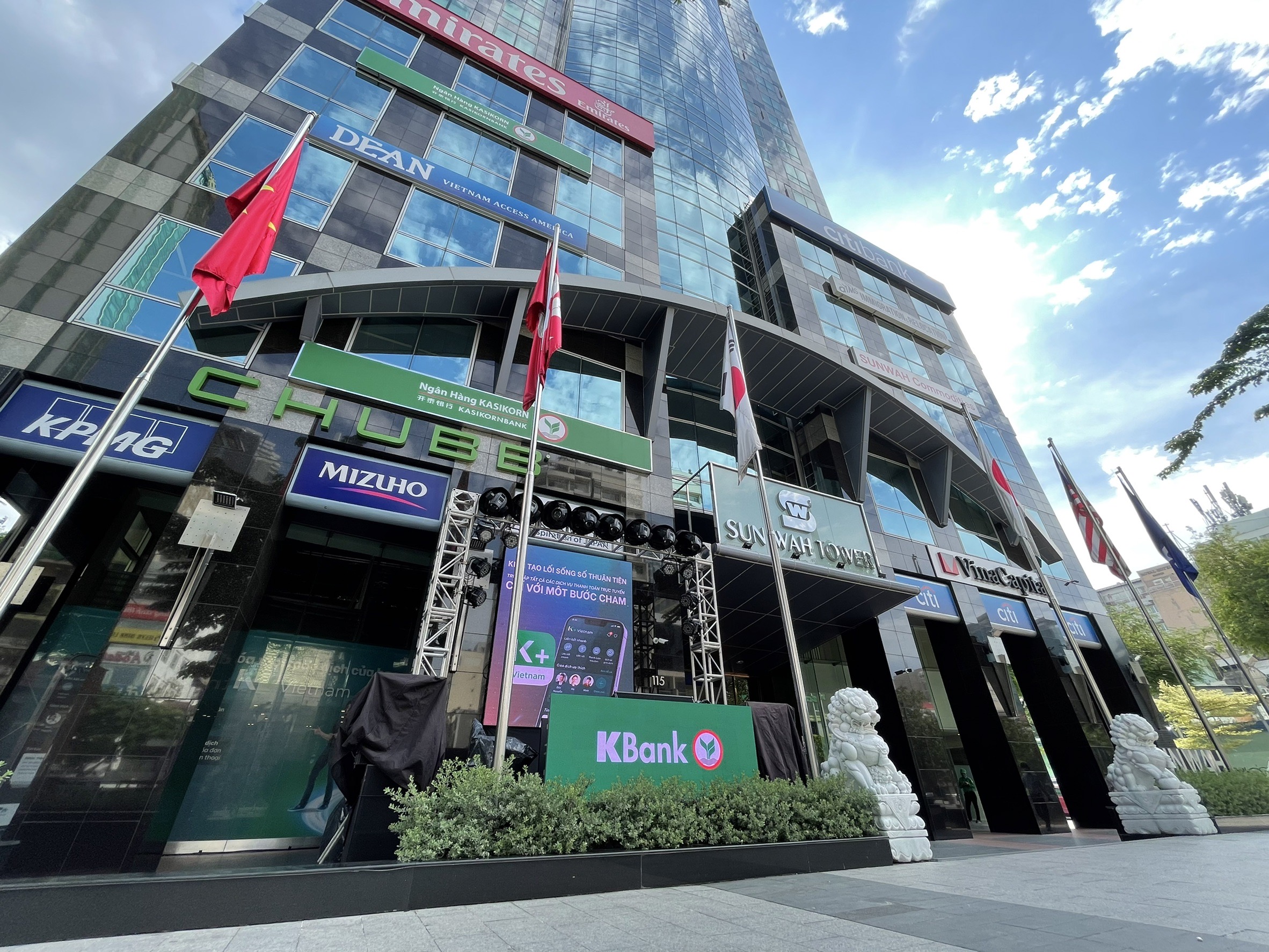 Ngân hàng KBank gia nhập thị trường Việt Nam mang theo tiêu chuẩn dịch vụ quốc tế cùng phương châm “Vì khách là trên hết”.