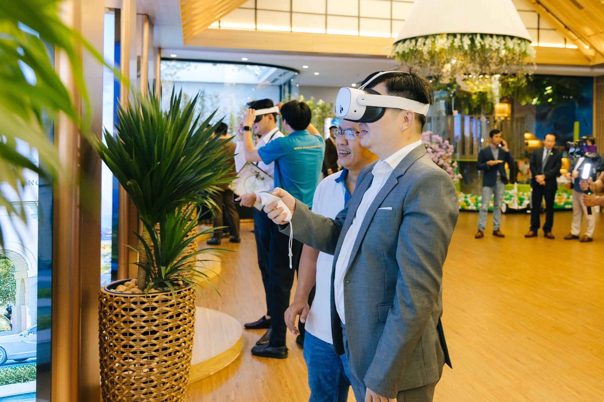 Ngo&agrave;i ra, kh&aacute;ch h&agrave;ng c&ograve;n được trải nghiệm c&ocirc;ng nghệ thực tế ảo 3D (VR) mang đến c&aacute;i nh&igrave;n ch&acirc;n thực, sống động.