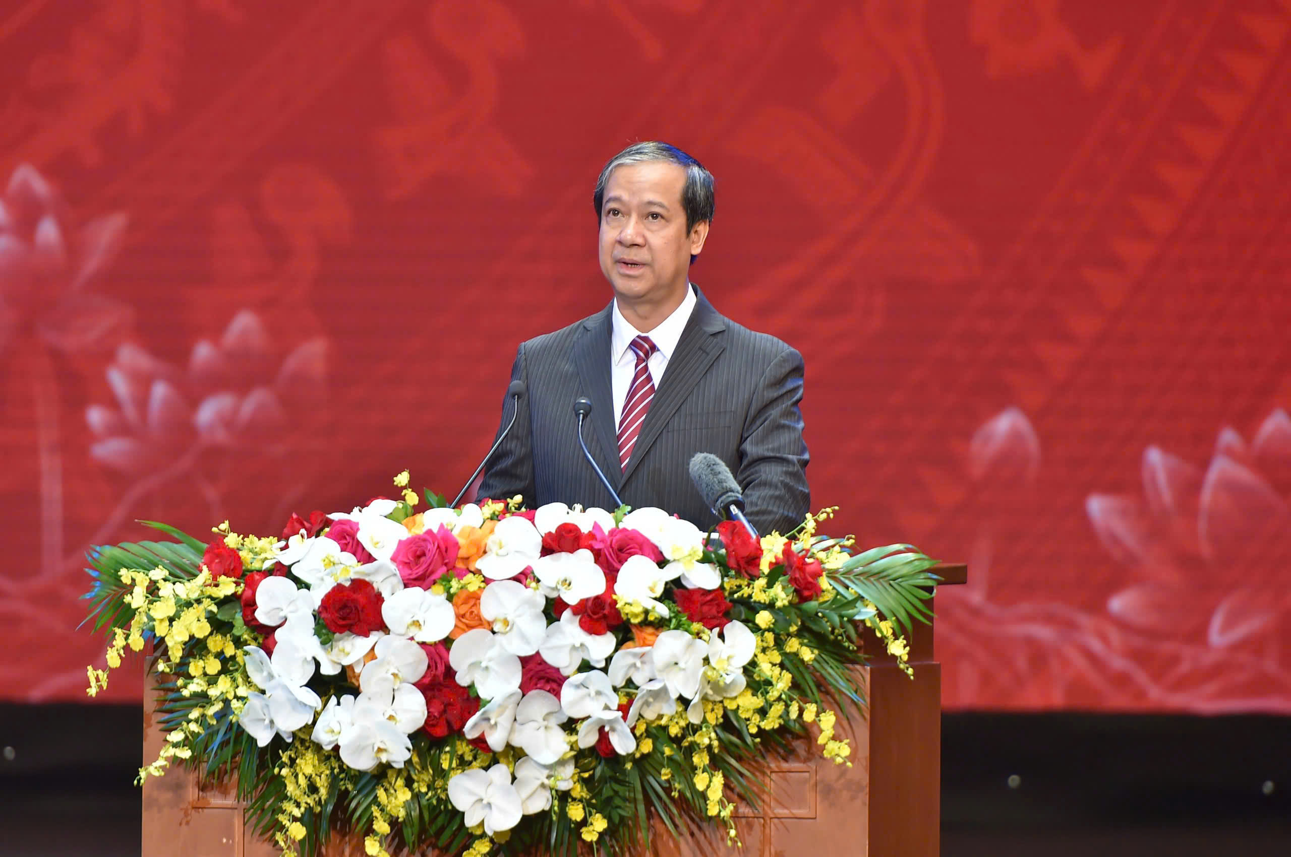 Bộ trưởng Nguyễn Kim Sơn nhấn mạnh sự đổi mới gi&aacute;o dục l&agrave; sự đổi mới ở chiều s&acirc;u của lực lượng nh&agrave; gi&aacute;o.