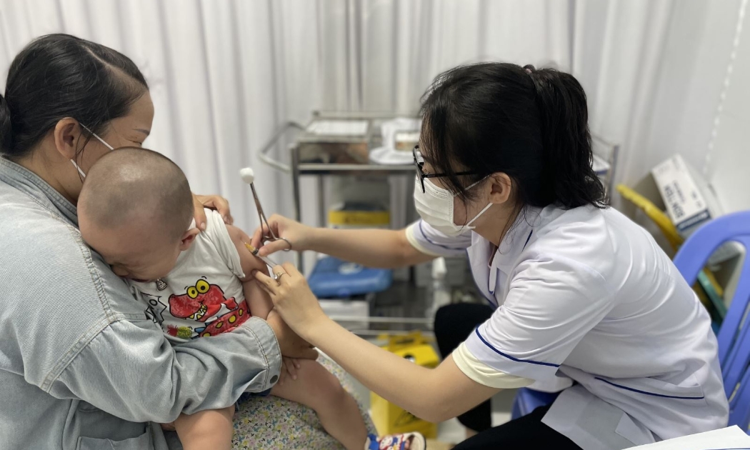 Chủ yếu trường hợp mắc bệnh là chưa tiêm chủng, hoặc tiêm chưa đầy đủ vaccine phòng sởi. Ảnh minh họa.
