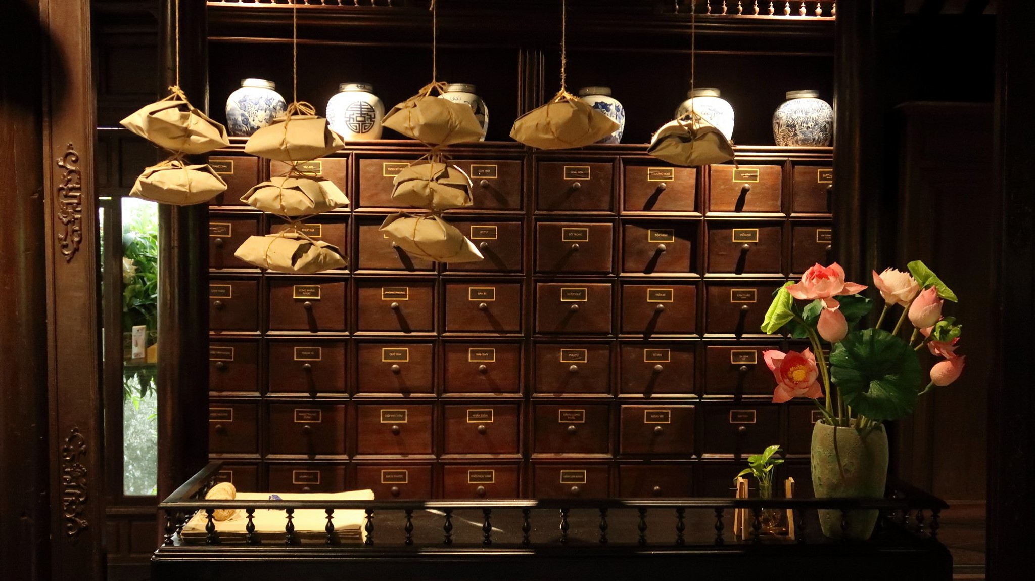 Dưới triều nh&agrave; Nguyễn, Th&aacute;i Y viện với những ngự y chịu tr&aacute;ch nhiệm chăm s&oacute;c sức khỏe cho nh&agrave; vua v&agrave; triều đ&igrave;nh.&nbsp;