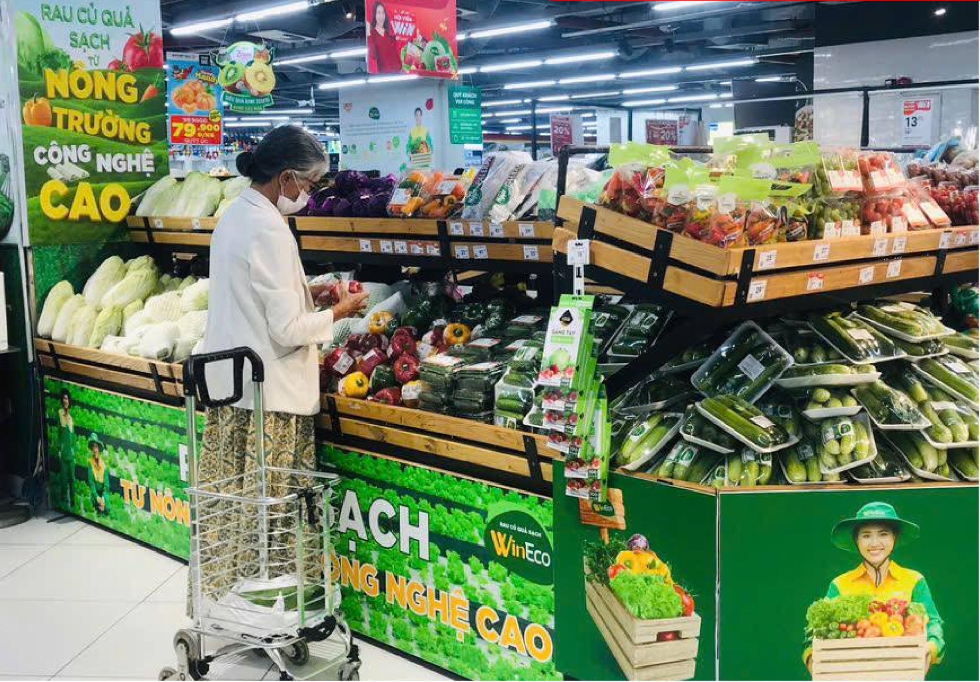 Trên kệ hàng tại các siêu thị hiện đang được xếp đầy ắp các sản phẩm để phục vụ nhu cầu mua sắm của khách hàng.
