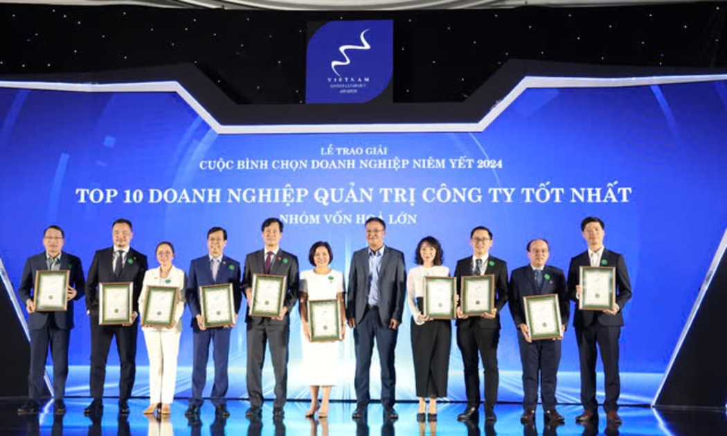 Phân bón Cà Mau nhận giải Top 10 Doanh nghiệp Quản trị công ty tốt nhất.