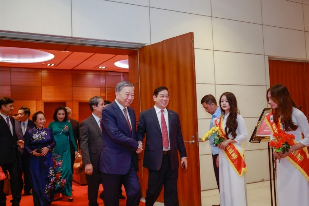 Bộ Giáo dục và Đào tạo phối hợp với Đại học Quốc gia Hà Nội, Trường Đại học Kinh tế - Đại học Quốc gia Hà Nội tổ chức gặp mặt các nhà giáo, cán bộ quản lý giáo dục nhân ngày Nhà giáo Việt Nam 20 -11.