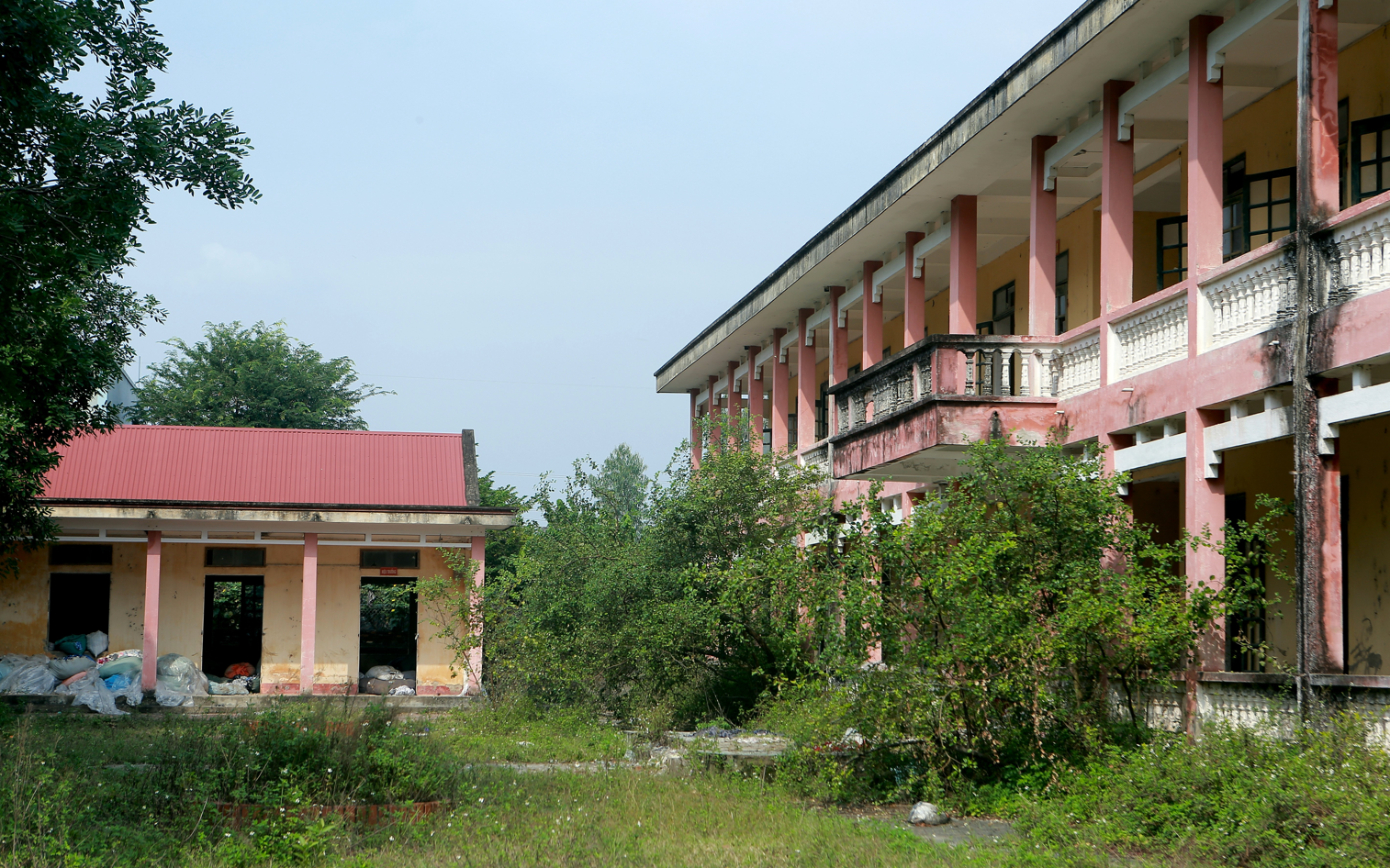 &nbsp;Trường THCS Quảng Giao, x&atilde; Quảng Giao rơi v&agrave;o t&igrave;nh trạng bỏ hoang.&nbsp;