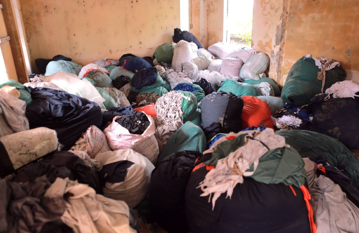 Nơi đ&acirc;y trở n&ecirc;n nhếch nh&aacute;c, h&ocirc;i thối