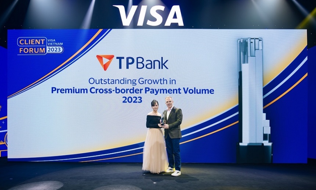 TPBank là ngân hàng duy nhất nhận được giải thưởng Ngân hàng dẫn đầu Tăng trưởng ấn tượng Doanh số giao dịch nước ngoài đối với thẻ cao cấp TPBank Visa Signature.
