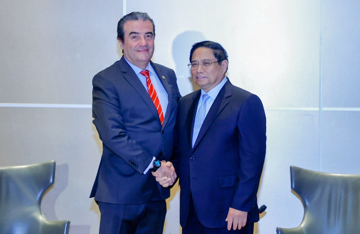 Thủ tướng Phạm Minh Chính tiếp ông Celso Nunes, Giám đốc Đổi mới sáng tạo Tập đoàn Alterosa. Ảnh: VGP.