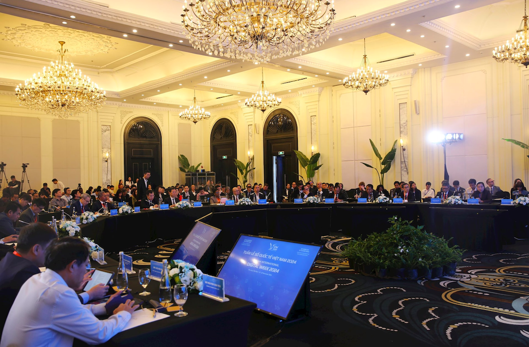 To&agrave;n cảnh Hội nghị b&agrave;n tr&ograve;n tại VIDW 2024.