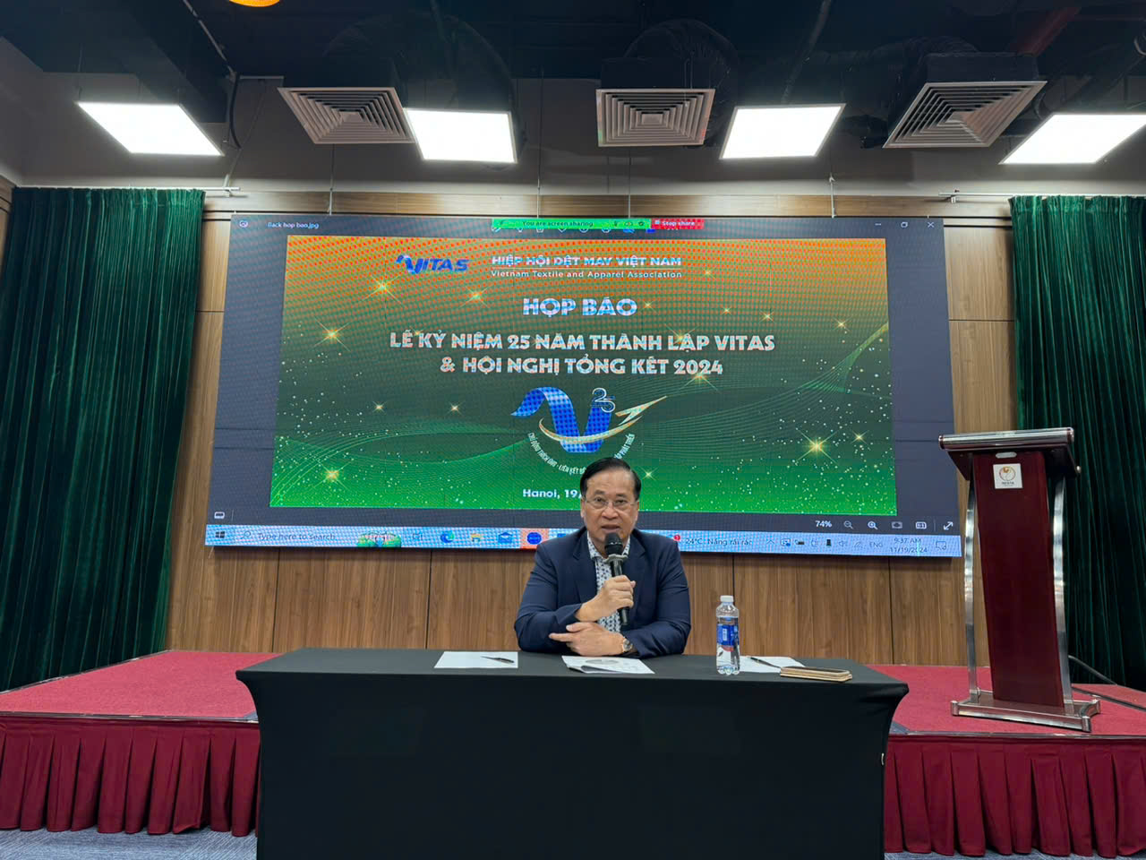 Ông Vũ Đức Giang, Chủ tịch Vitas chủ trì họp báo.