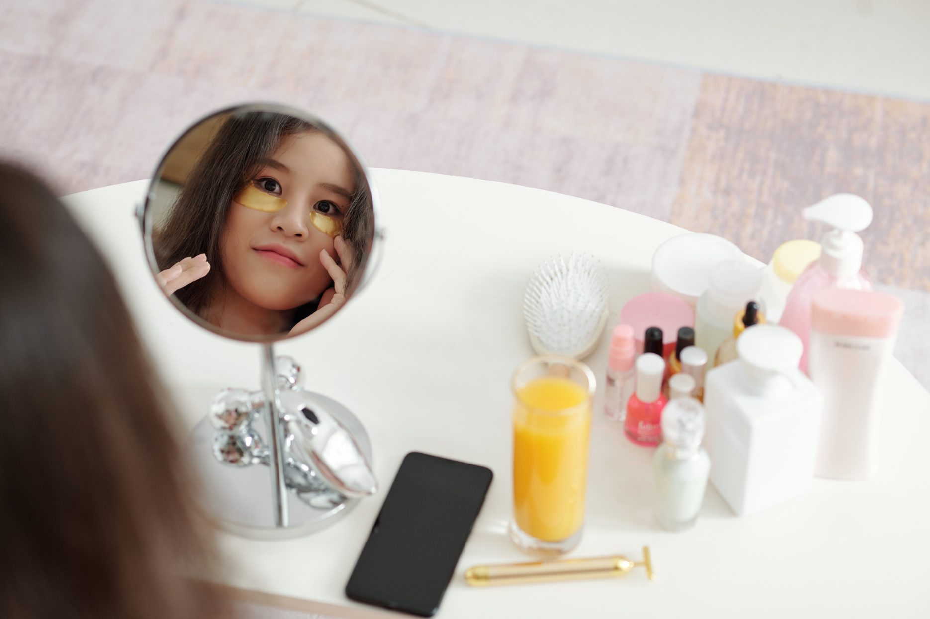 Tại Việt Nam, Gen Z đang mua sắm trực tuyến trung bình 1 - 3 lần mỗi tuần, giá trị đơn hàng dao động 100.000 - 500.000 đồng/lần.