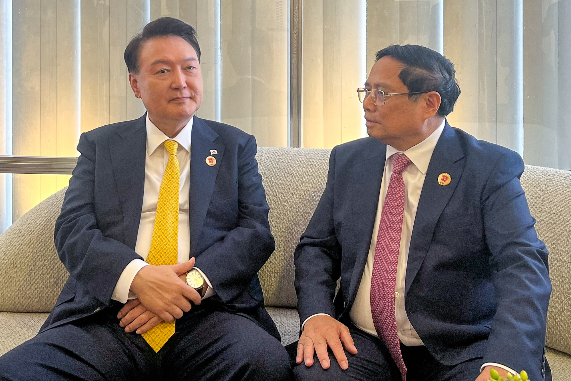 Thủ tướng Phạm Minh Chính gặp Tổng thống Hàn Quốc Yoon Suk Yeol. Ảnh: VGP.