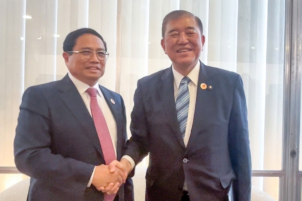 Thủ tướng Phạm Minh Ch&iacute;nh v&agrave;&nbsp;Thủ tướng Nhật Bản Ishiba Shigeru&nbsp;mong muốn hai b&ecirc;n tiếp tục củng cố t&igrave;nh cảm hữu nghị. Ảnh: VGP.