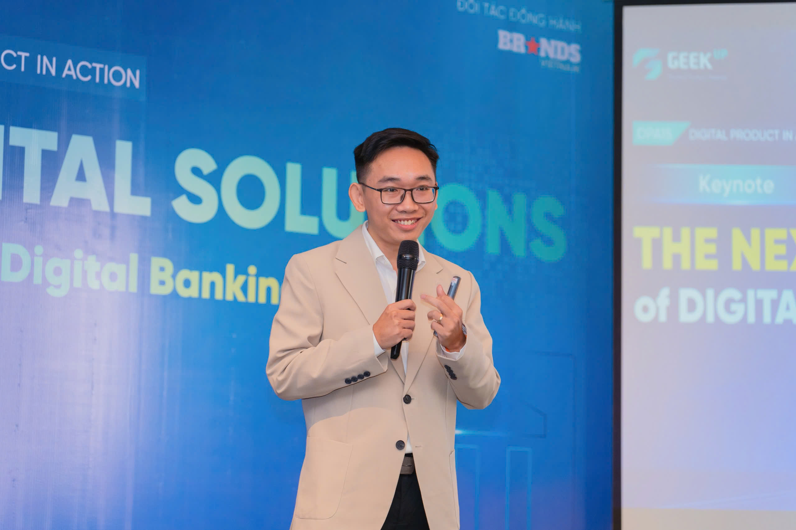Ông Thịnh Võ, Senior Product Consultant tại GEEK Up, chia sẻ kinh nghiêm triển khai giải pháp công nghệ tài chính của GEEK Up.