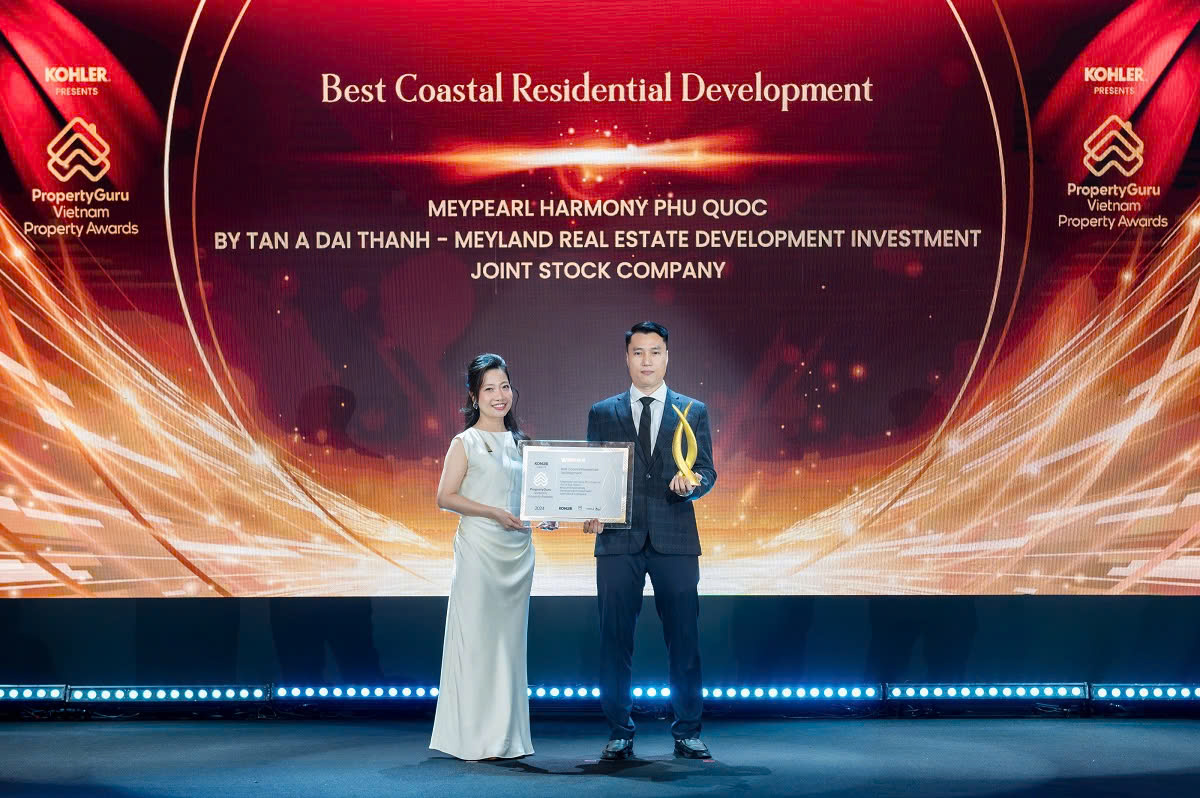 Đại diện Chủ đầu tư dự án Meypearl Harmony Phú Quốc nhận giải thưởng Best Coastal Residential Development 2024.