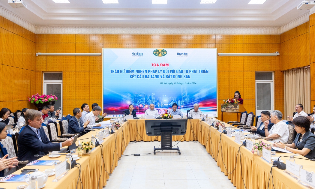 Toàn cảnh toạ đàm: “Tháo gỡ điểm nghẽn pháp lý đối với đầu tư phát triển kết cấu hạ tầng và bất động sản”.