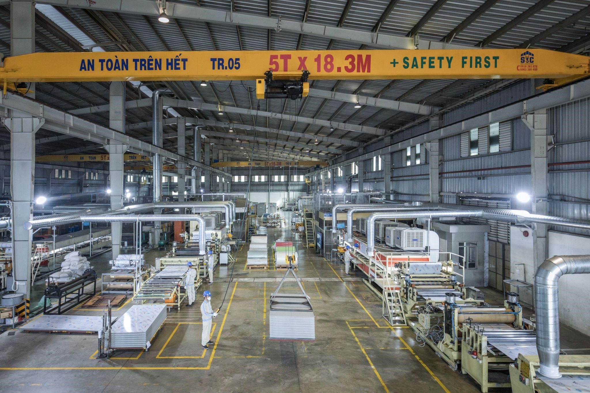 Nhôm Việt Dũng sở hữu 3 nhà máy sản xuất công suất lớn tại 2 miền Bắc - Nam.