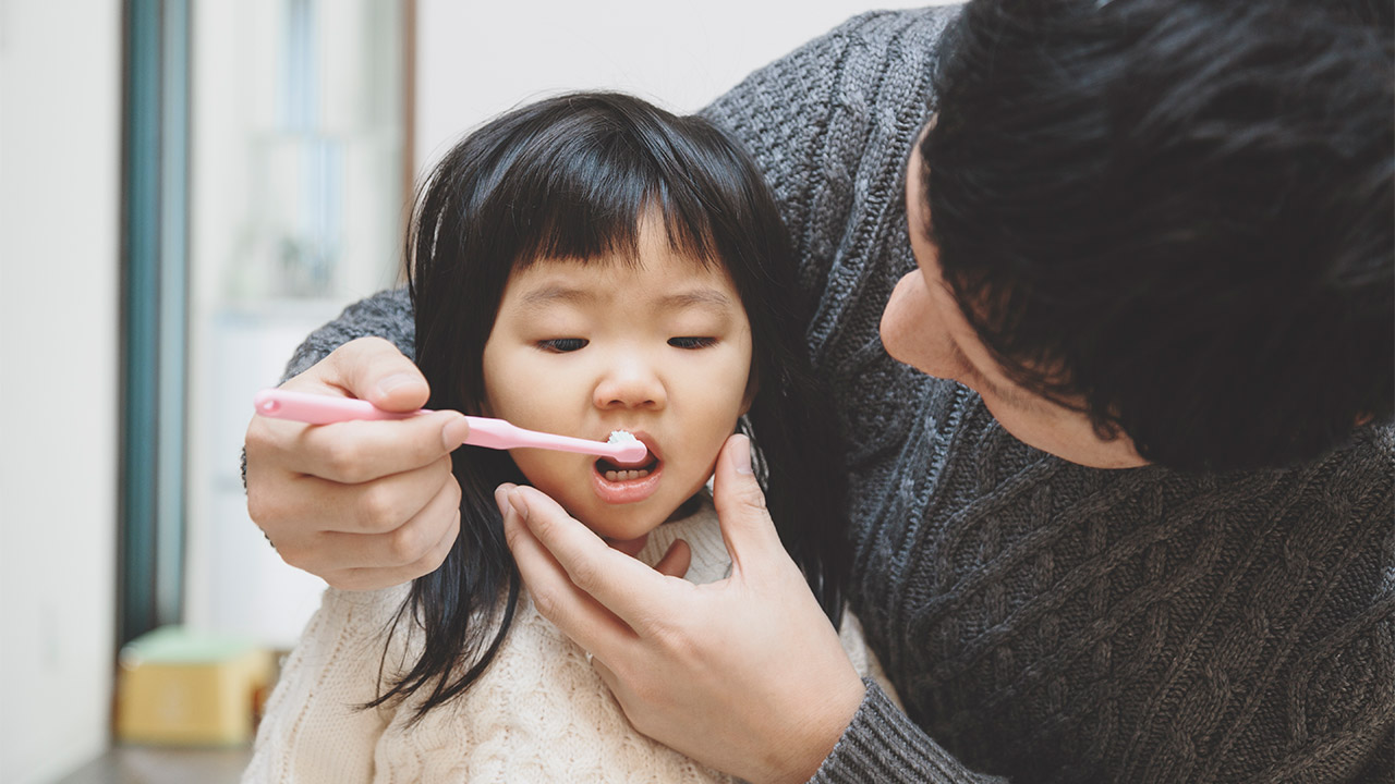 Để bảo vệ răng miệng tốt nhất, mỗi người cần đánh răng ít nhất 2 lần/ngày.