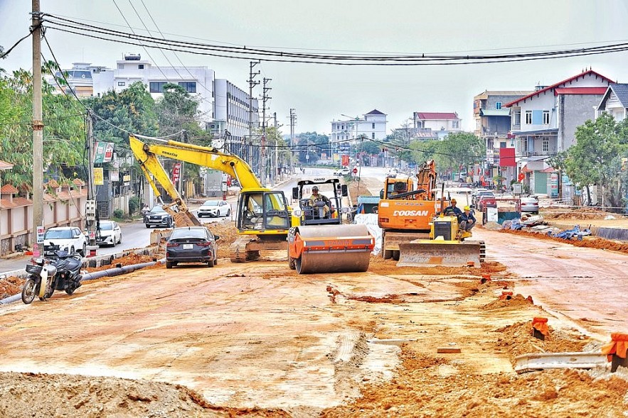 Để giải ngân vốn đầu tư công bằng được trên 95% kế hoạch Thủ tướng giao, trong hai tháng cần giải ngân thêm tối thiểu 230 nghìn tỷ đồng (tương ứng 35%). 