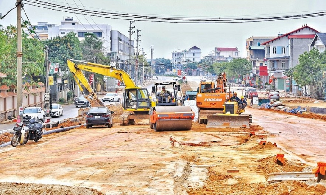 Để giải ngân vốn đầu tư công bằng được trên 95% kế hoạch Thủ tướng giao, trong hai tháng cần giải ngân thêm tối thiểu 230 nghìn tỷ đồng (tương ứng 35%). 