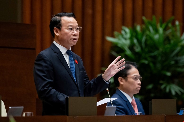 Bộ trưởng Bộ Tài nguyên và Môi trường Đỗ Đức Duy giải trình, làm rõ một số vấn đề đại biểu Quốc hội nêu.