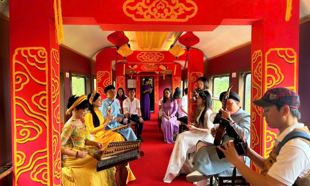 Chuyến tàu Hành trình “Kết nối di sản miền Trung” là sản phẩm được đưa vào khai thác từ ngày 26/3, nhân dịp kỷ niệm 40 năm giải phóng Thừa Thiên Huế.