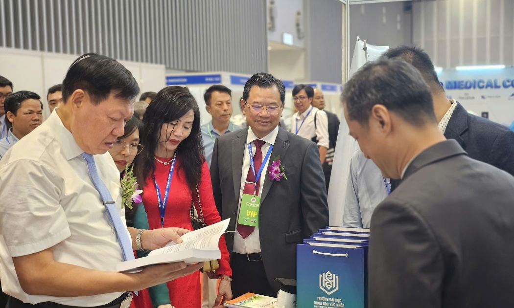 Hội chợ thu hút hàng trăm đơn vị, doanh nghiệp tham gia. Ảnh: Hà Quyên.