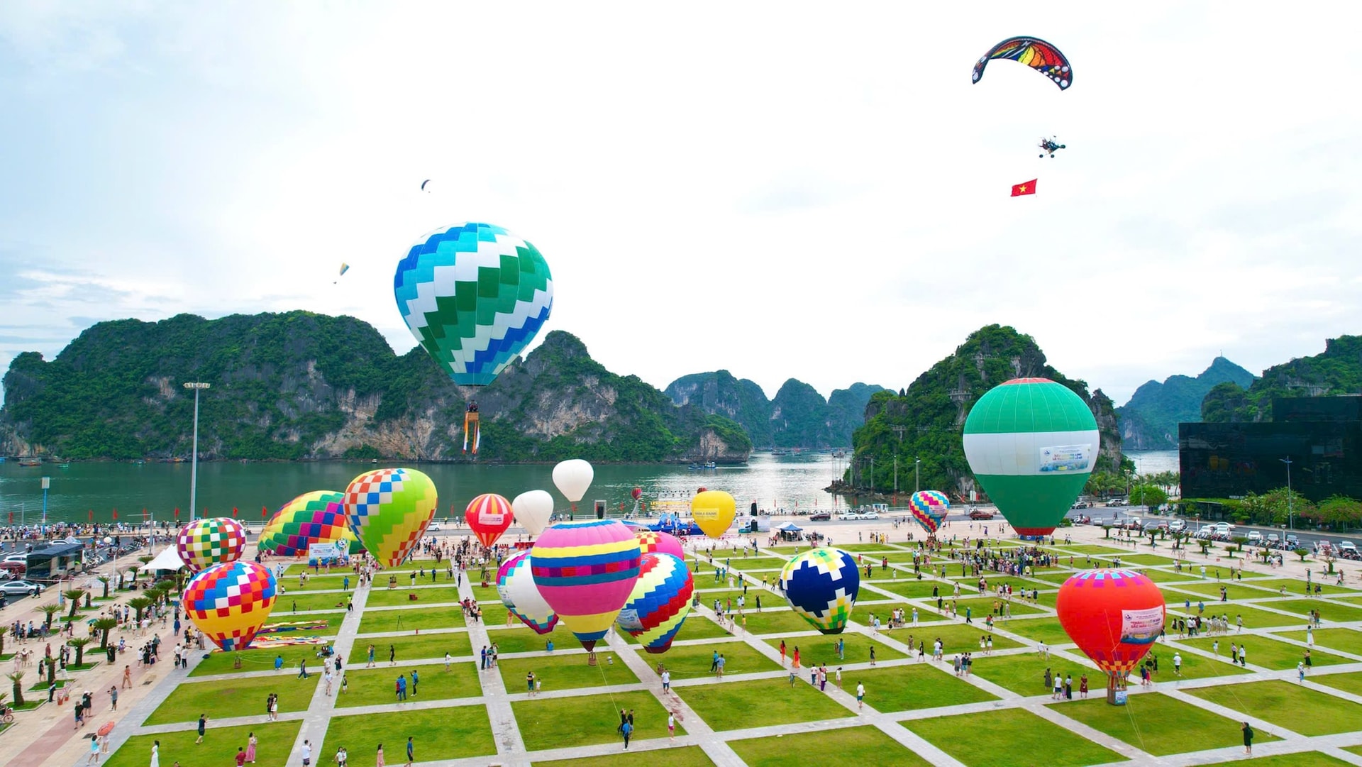 Không chỉ ở cấp tỉnh, các địa phương cũng nhanh chóng hoàn thiện các Đề án phát triển du lịch.
