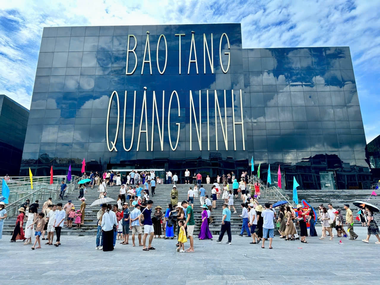Quảng Ninh đang trong giai đoạn nước rút về đích đón 19 triệu lượt khách du lịch năm 2024.