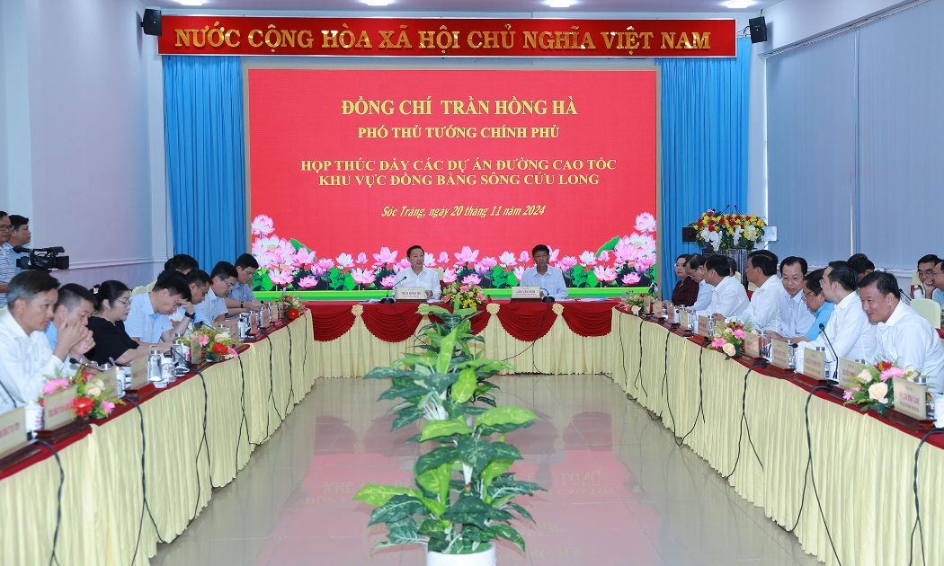 Phó Thủ tướng Trần Hồng Hà chủ trì cuộc họp thúc đẩy các đự án đường cao tốc khu vực Đồng bằng sông Cửu Long. Ảnh: VGP.