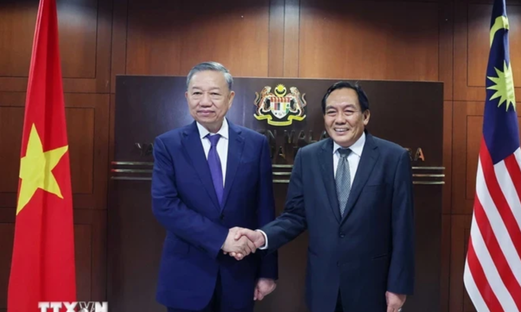 Tổng Bí thư Tô Lâm hội kiến Chủ tịch Thượng viện Malaysia Awang Bemee Awang Ali Basah. (Ảnh: Thống Nhất/TTXVN)