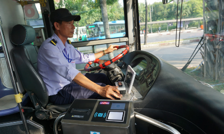Đầu năm 2025, 100% tuyến xe buýt trợ giá ở TP.HCM sẽ thanh toán không tiền mặt - Ảnh minh họa.